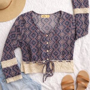 Hollister Boho Lace Trim Button Top – XS – Blue & Cream